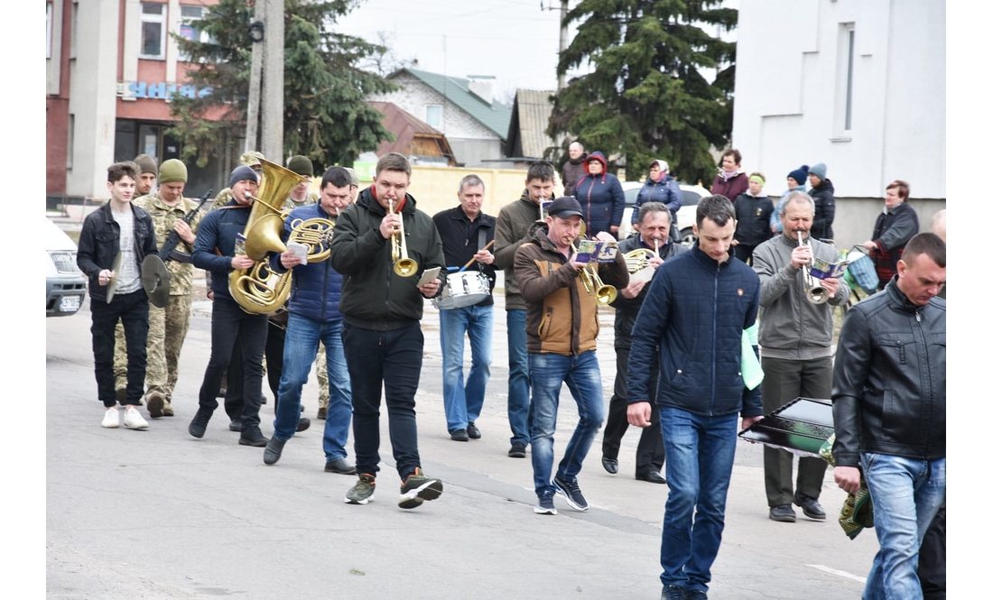 У Коропі прощалися з 27-річним героєм, який загинув у бою під Харковом