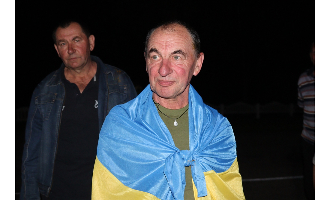 У громаді показали, як зустрічали захисника після обміну та реабілітації