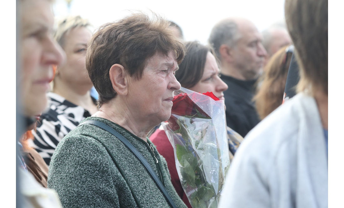 "Це місце для нас – святе": у Чернігові відкрили меморіальний знак на честь Героїв, загиблих у російсько-українській війні