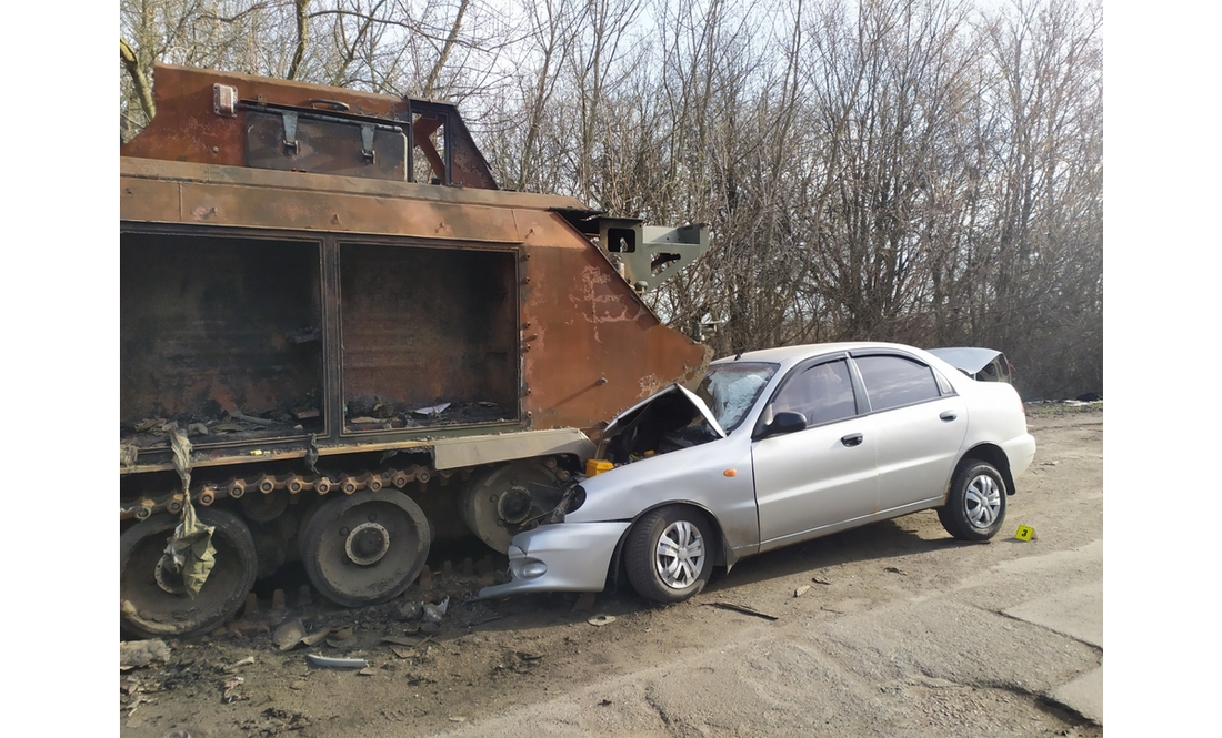 Врізався у розбиту російську техніку: на Чернігівщині загинув водій авто