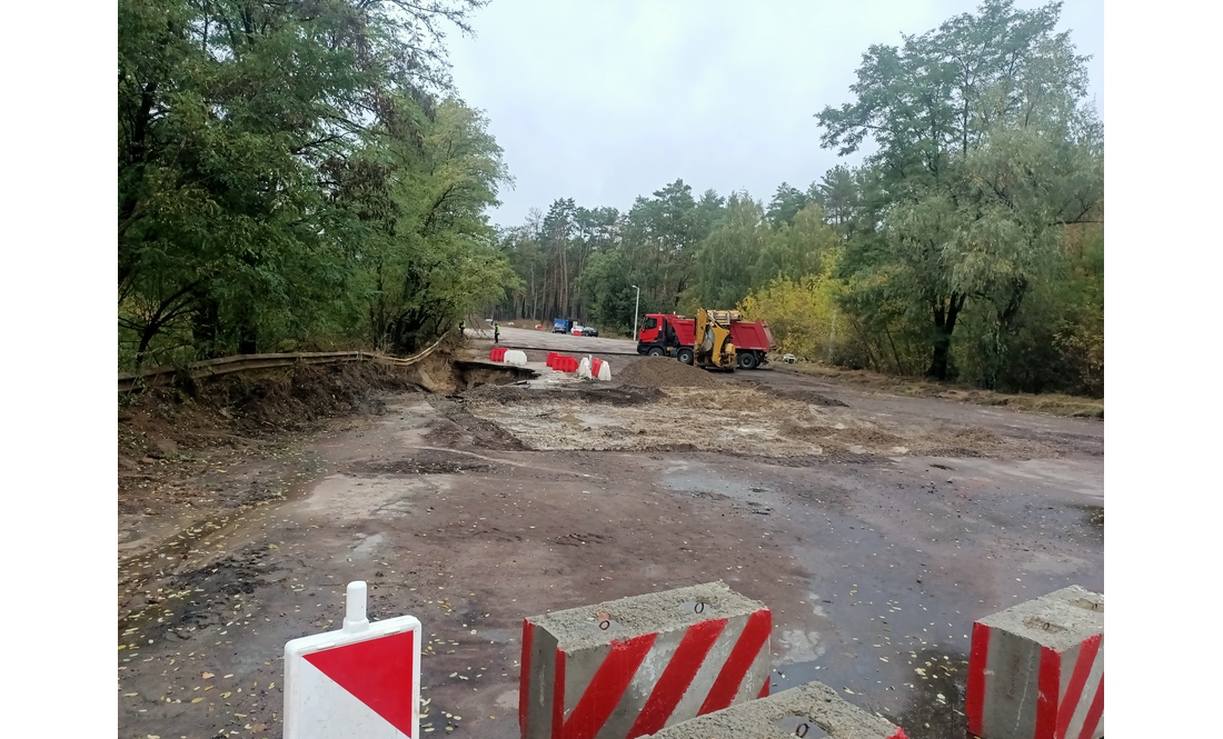 На об’їзній дорозі у Чернігові взялися ліквідовувати провалля