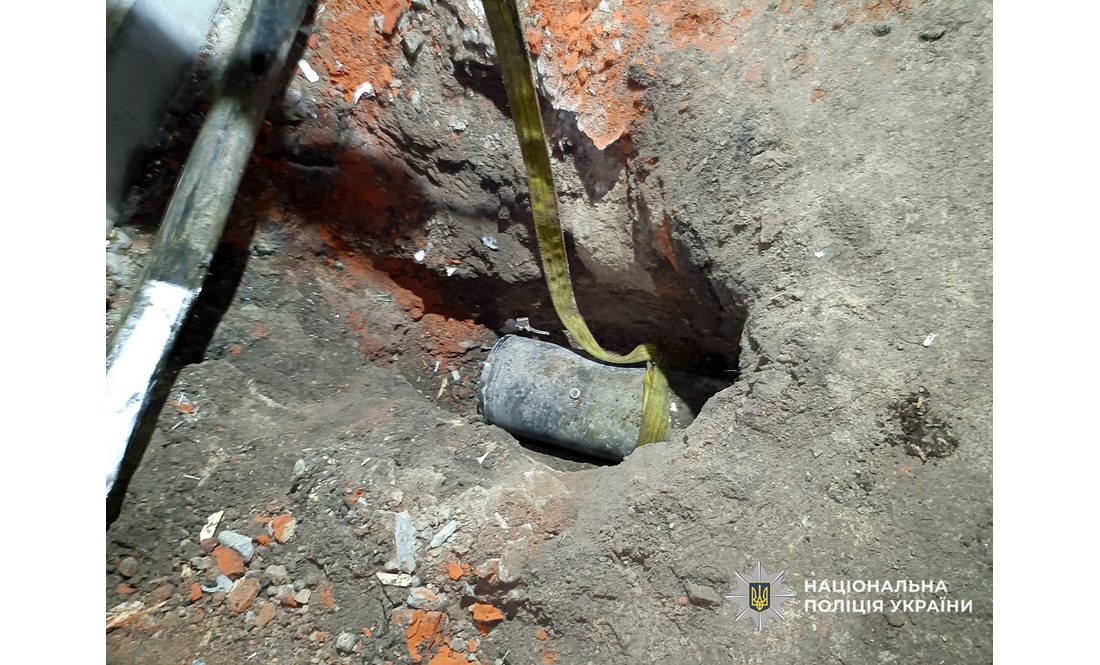 Бойова частина ракети впала біля дому в Чернігівському районі