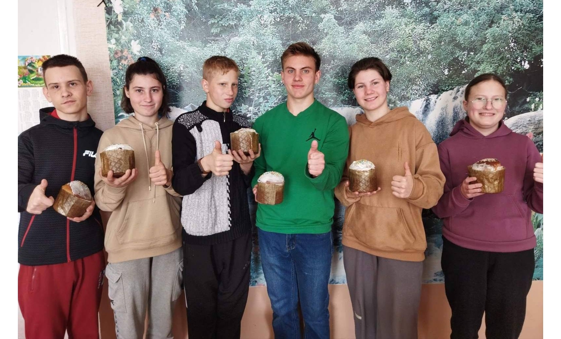 Усі діти із селищної громади отримали паски до свята