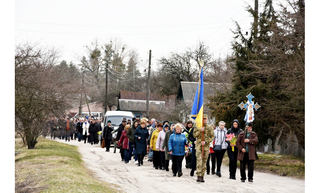 У Коропі прощалися з 27-річним героєм, який загинув у бою під Харковом