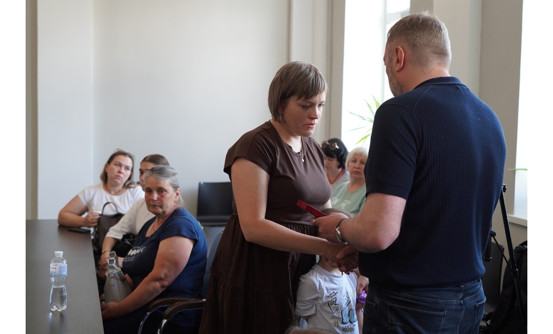 У громаді шістьом родинам загиблих захисників передали державні нагороди