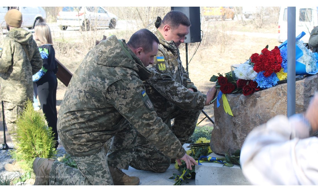 Поблизу Чернігова відкрили памʼятний знак: тут у 2022 році загинули бійці ТЦК, захищаючи місто