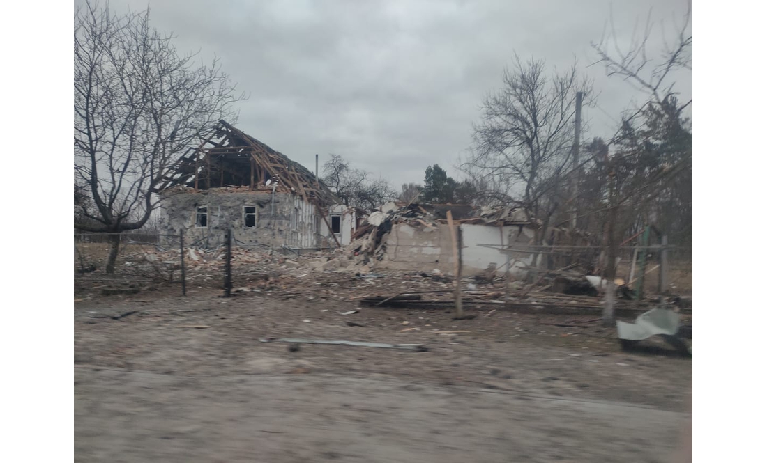 Фото знищеного росіянами села біля Чернігова