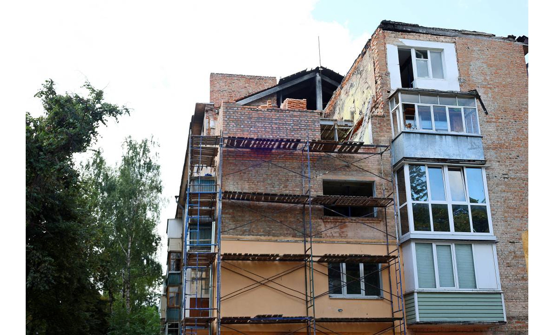 У чернігівському будинку після удару безпілотника зводять четвертий поверх