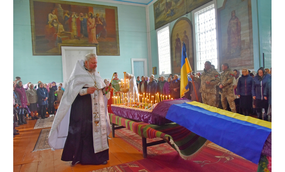 У Коропській громаді попрощались із Захисником: загинув на Херсонщині