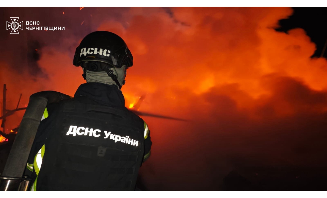 Масштабна пожежа: російські дрони ударили по Чернігівщині. ФОТО