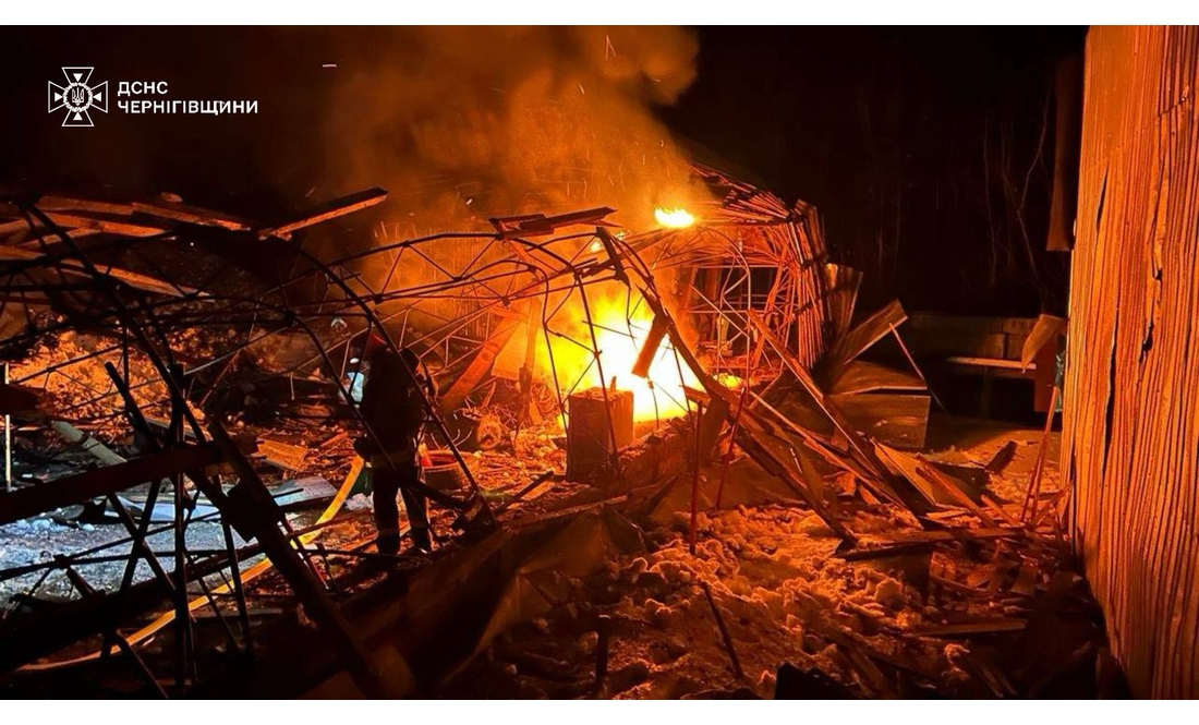 Масштабна пожежа: російські дрони ударили по Чернігівщині. ФОТО