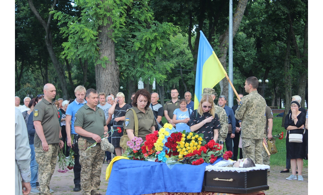 Громада Чернігова попрощалася із солдатом Віктором Кошовим