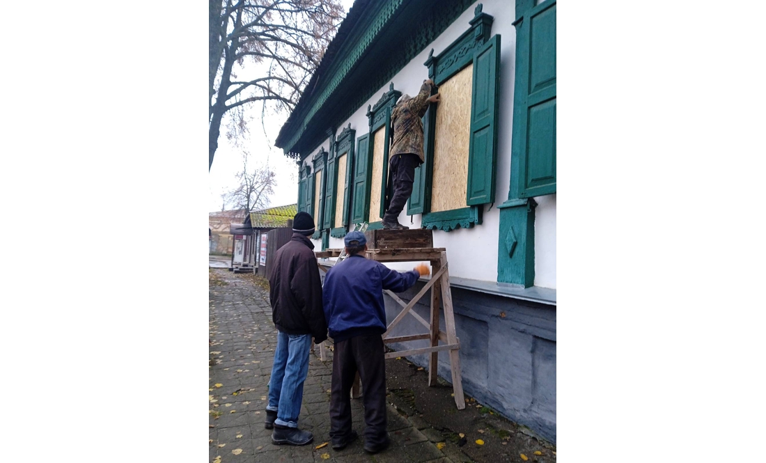 Росіяни пошкодили старовинну будівлю музею-заповідника «Слово о полку Ігоревім»