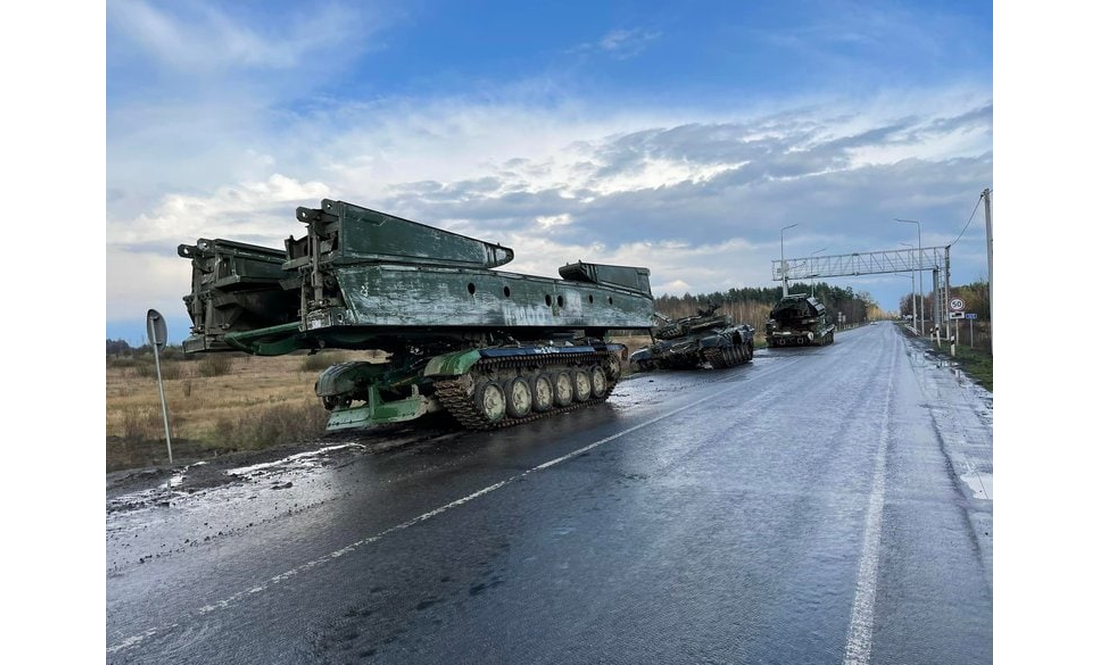 На дорогах Чернігівщини повно решток знищеної російської техніки