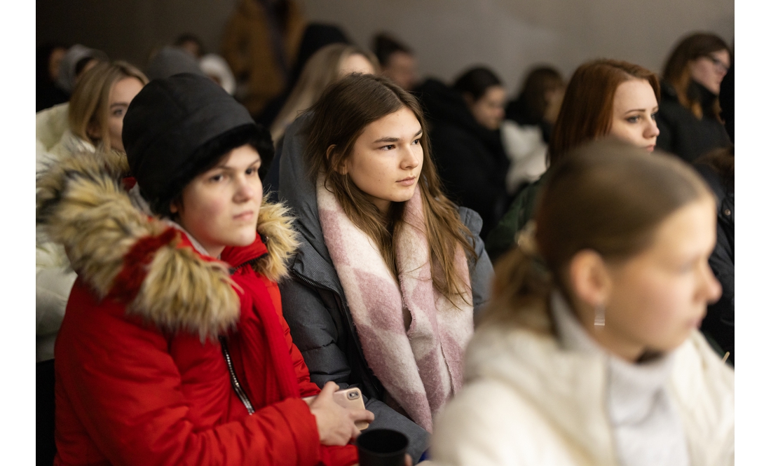 Молодіжний простір «12–21»: перша леді зустрілася з підлітками в Чернігові