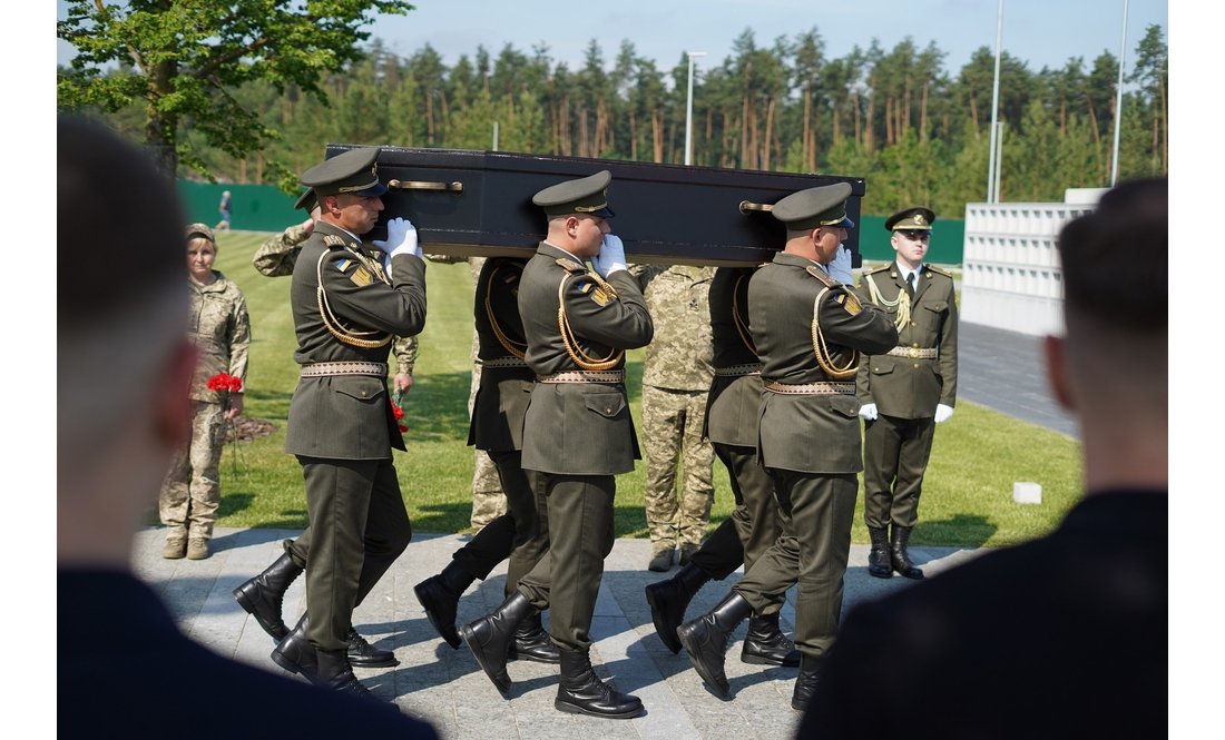 "Ми не знаємо їхніх імен, але знаємо ціну подвигу": на Київщині поховали 12 невпізнаних захисників