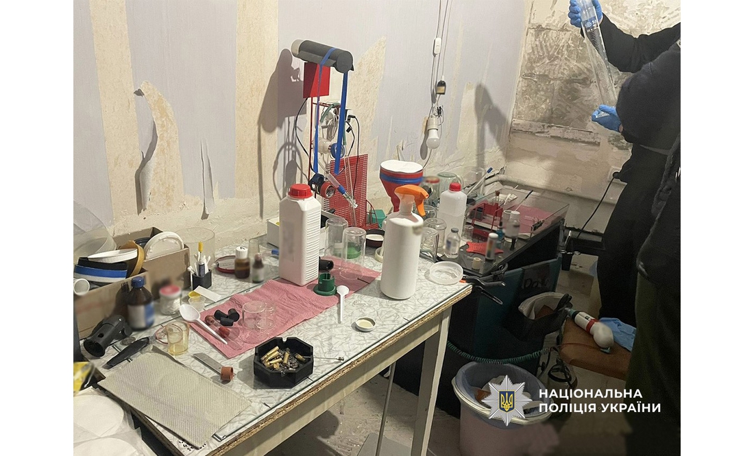 На Чернігівщині судитимуть наркоділків - торгували амфетаміном у статуетках