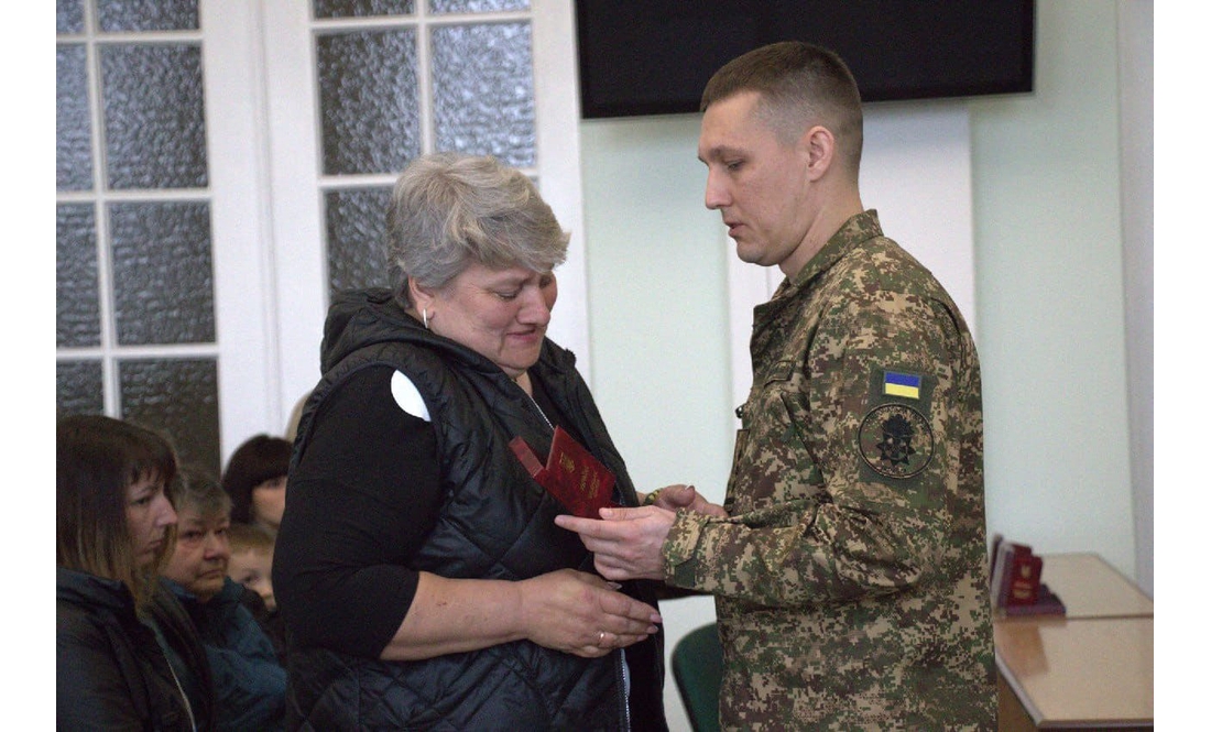 У Чернігівській ОВА передали нагороди родинам загиблих бійців