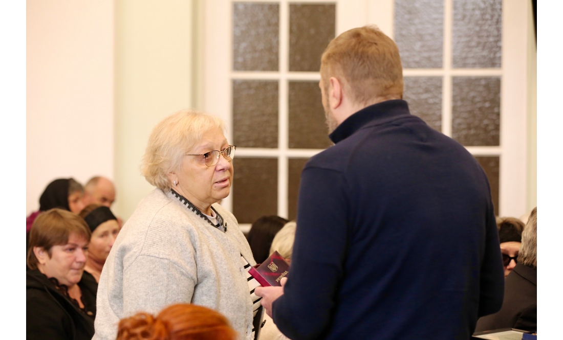 "Ця боротьба триває завдяки їм": родинам захисників із Чернігівщини передали посмертні нагороди