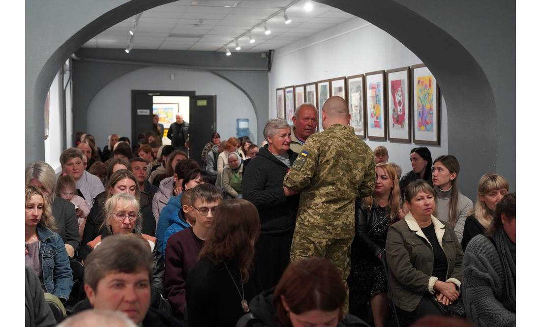 «Їхній голос більше не чути»: 54 родини з Чернігівщини отримали нагороди загиблих захисників