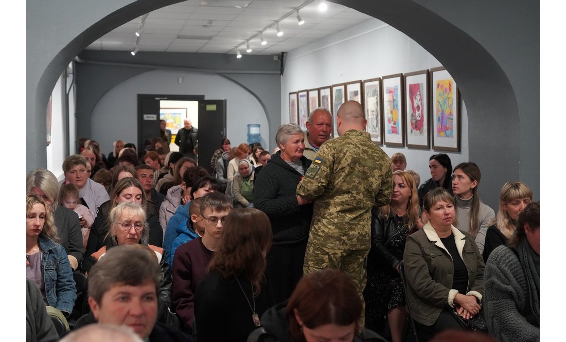 «Їхній голос більше не чути»: 54 родини з Чернігівщини отримали нагороди загиблих захисників