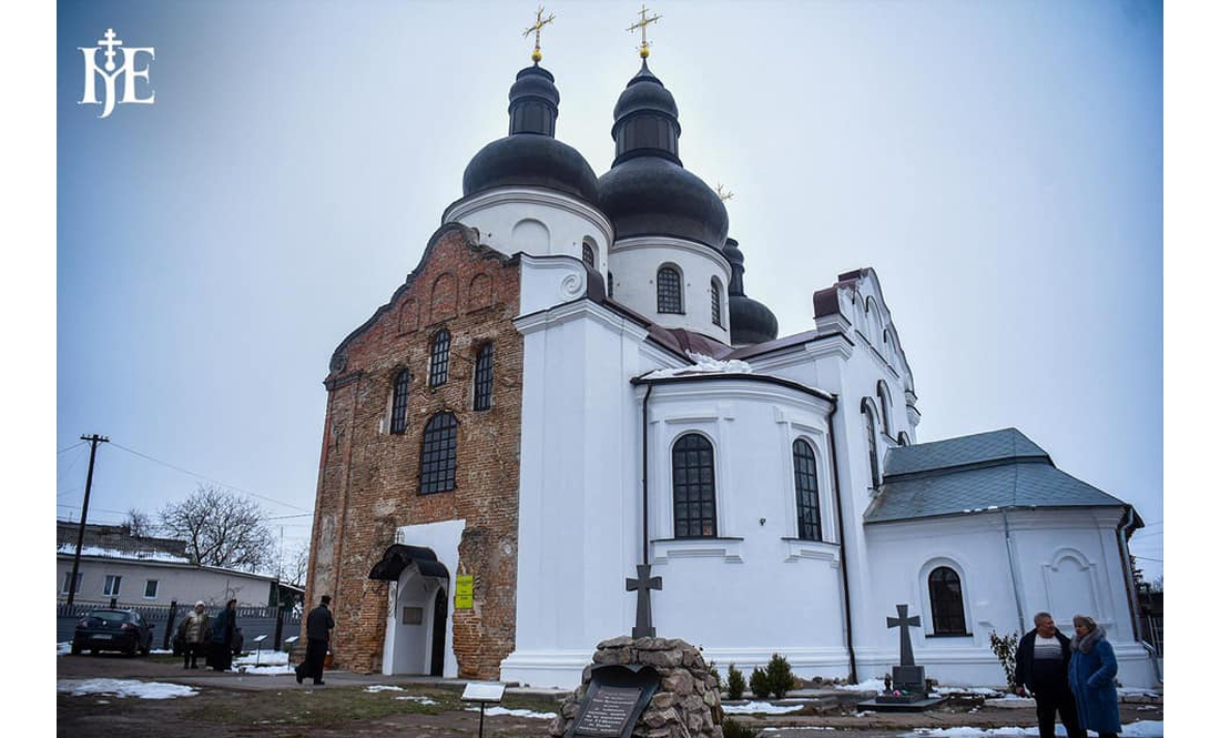 Митрополит Епіфаній помолився в Ніжинському храмі та відвідав волонтерів