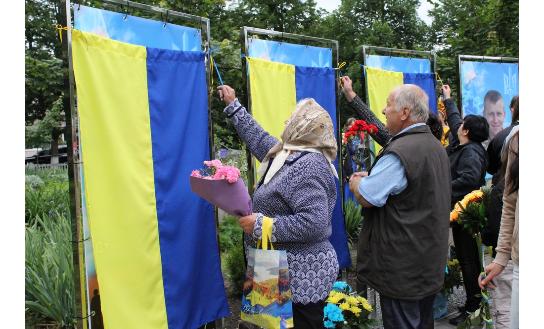 "У наших серцях - назавжди, любі наші сини": у селищі відкрили Алею Героїв