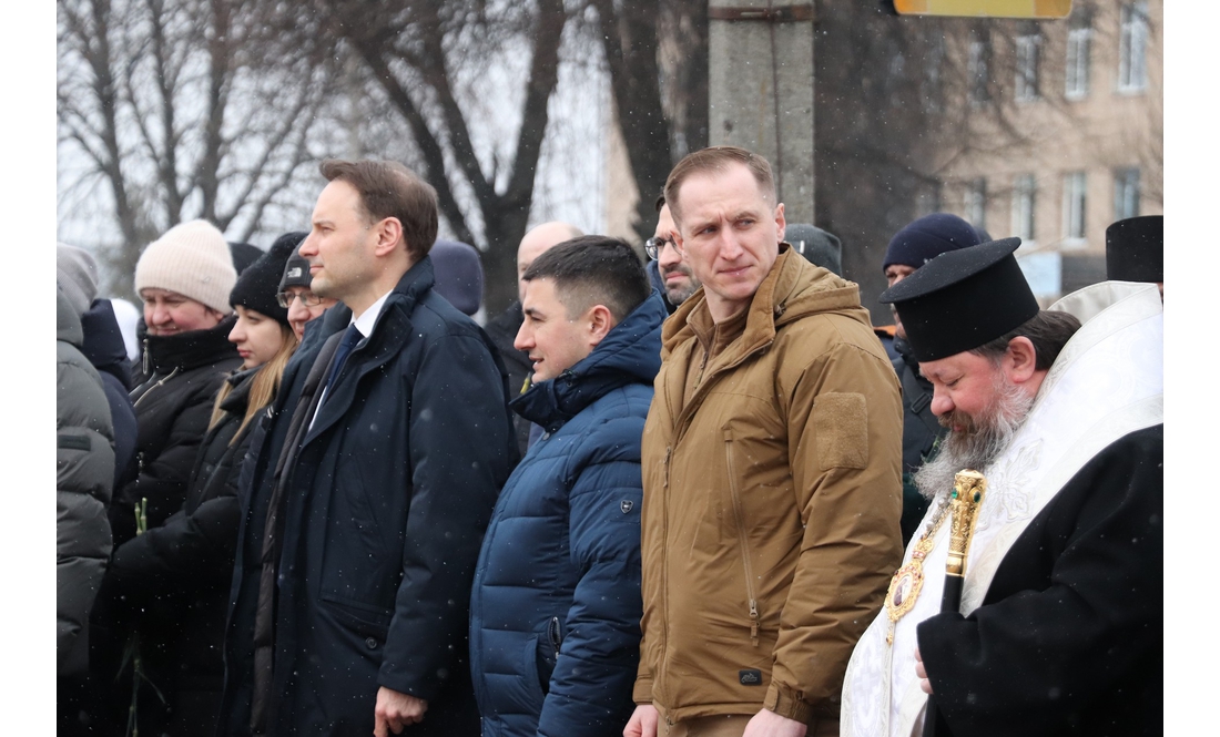 Німці приїхали у Чернігів і відвідали райцентр - вшанували пам'ять жертв Корюківської трагедії