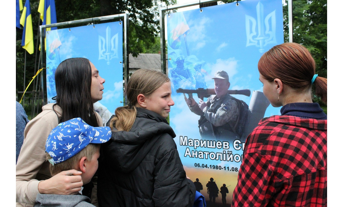 "У наших серцях - назавжди, любі наші сини": у селищі відкрили Алею Героїв