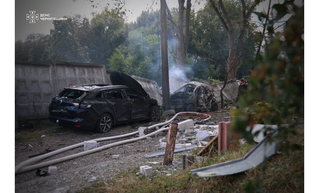 По багатоповерхівці в Чернігові вдарив безпілотник «Герань-5»: подробиці атаки