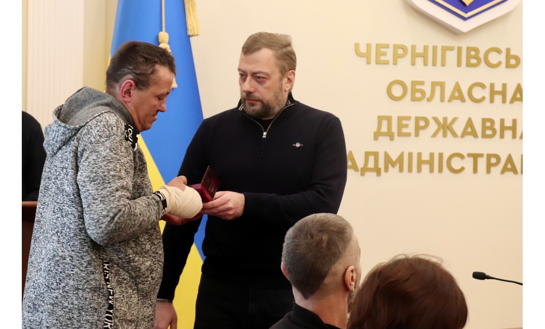 Державні нагороди військовим, медикам, освітянам і митцям: у Чернігові відзначили жителів області