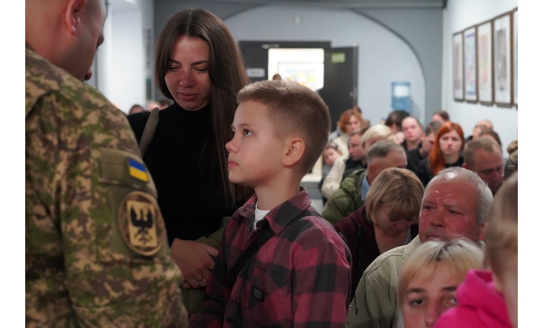«Їхній голос більше не чути»: 54 родини з Чернігівщини отримали нагороди загиблих захисників