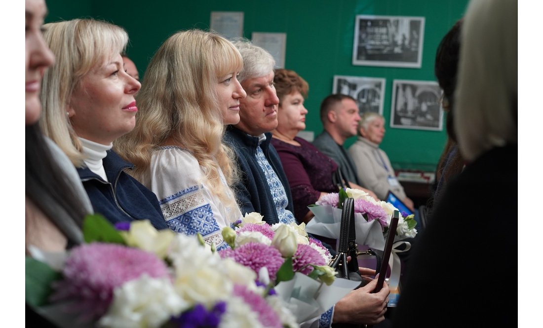 25 найкращих освітян Чернігівщини отримали обласні премії: кого нагородили