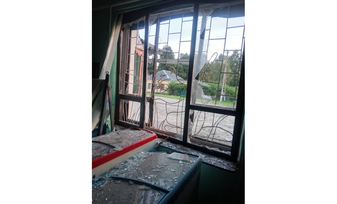 Ворог б’є по освітніх закладах: пошкоджені дві школи у прикордонні Чернігівщини