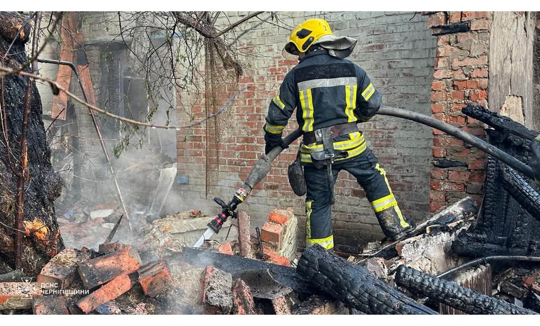 Російський удар по житловій забудові Чернігова: двоє загиблих