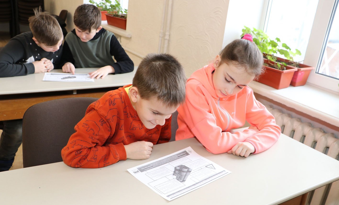 Школярам Чернігова розказали про заходи безпеки і поводження з підозрілими предметами