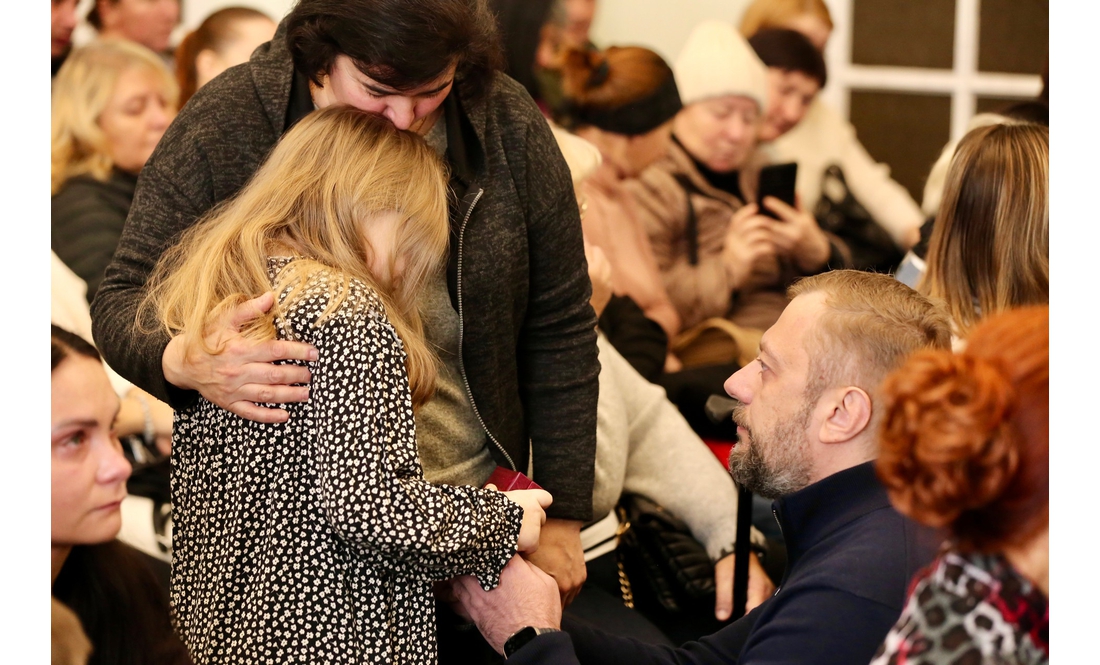 "Ця боротьба триває завдяки їм": родинам захисників із Чернігівщини передали посмертні нагороди