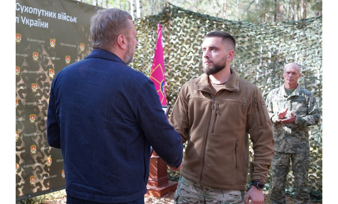 «Підсилили оборонців технікою»: Чаус зустрівся з бійцями 15-го армійського корпусу
