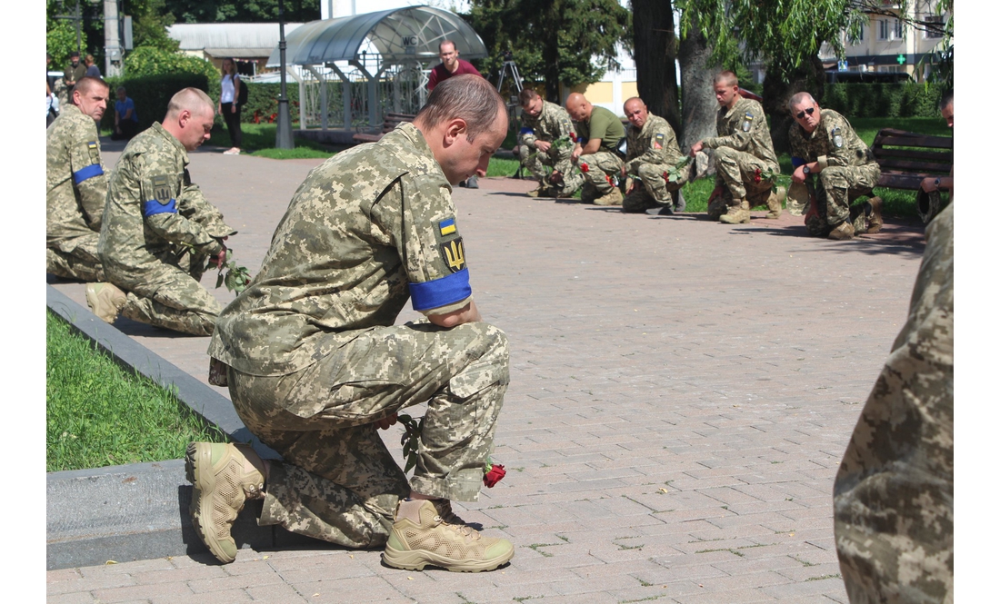 Громада Чернігова попрощалася із солдатом Віктором Кошовим