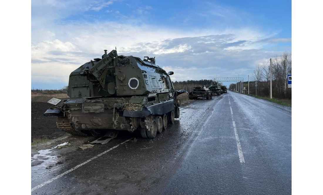 На дорогах Чернігівщини повно решток знищеної російської техніки