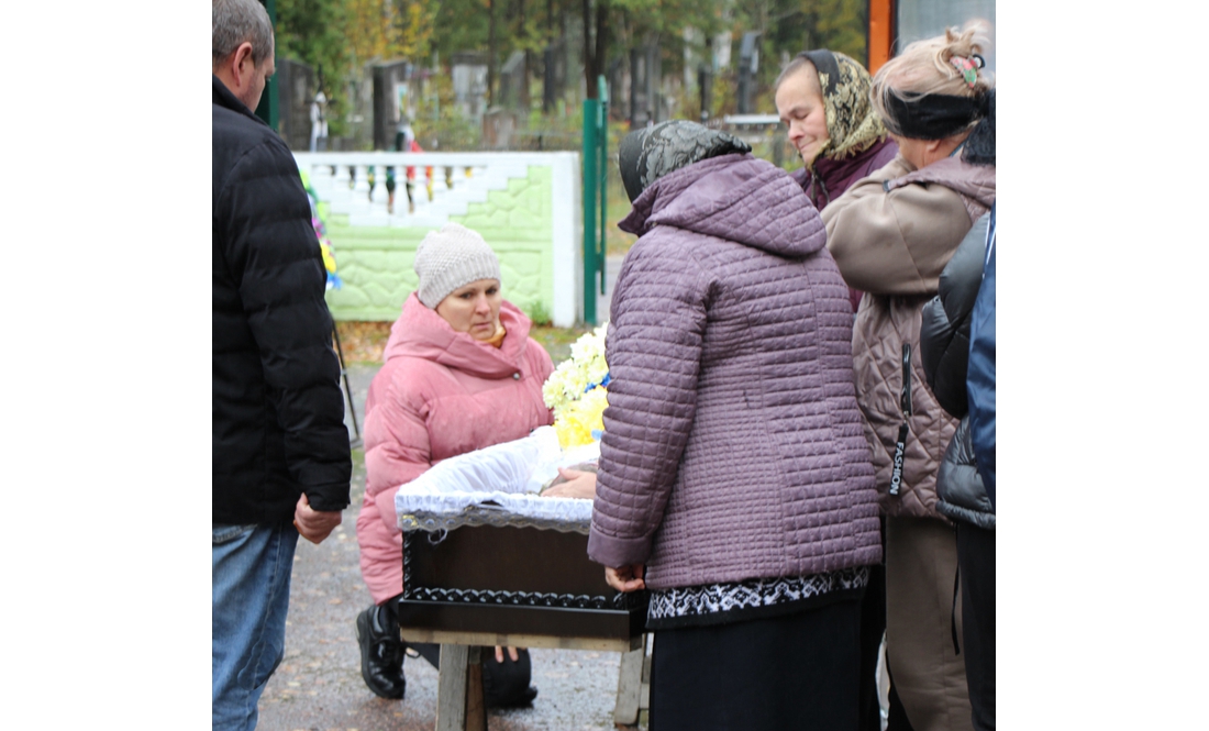 Прикордонна громада попрощалася з 36-річним захисником - поліг на сході України