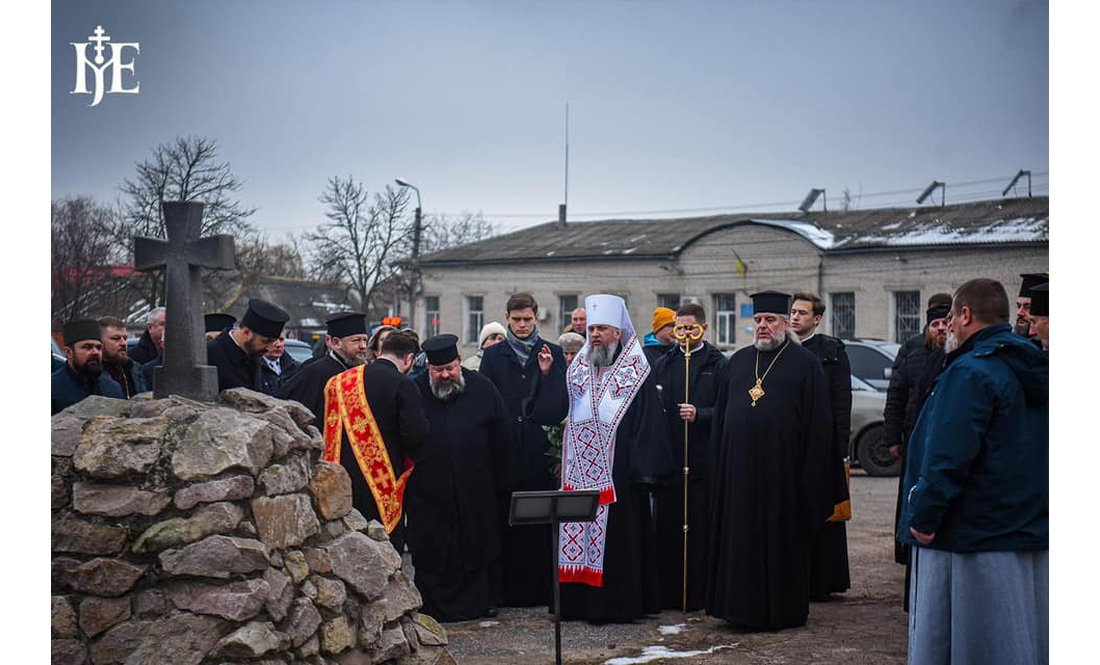 Митрополит Епіфаній помолився в Ніжинському храмі та відвідав волонтерів