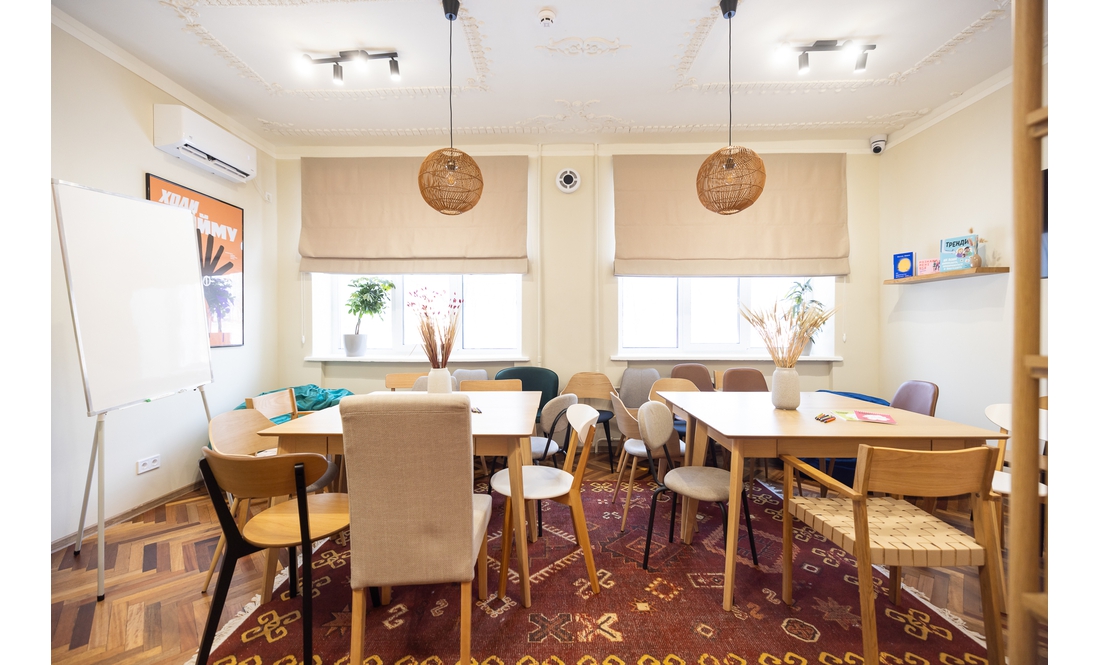 Молодіжний простір «12–21»: перша леді зустрілася з підлітками в Чернігові