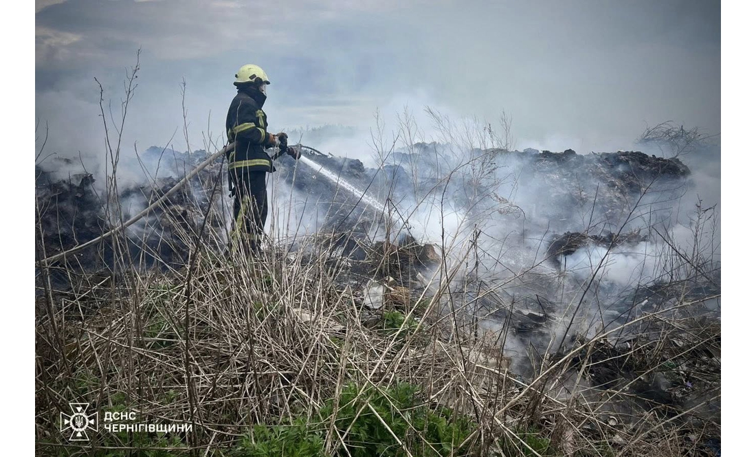 На Чернігівщині рятувальники під час пожежі врятували 96-річну жінку