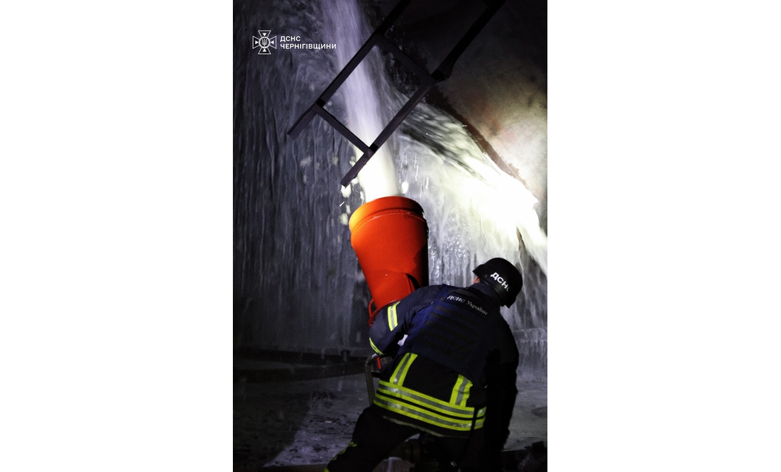 На Чернігівщині ворог ударив по рятувальникам, які приїхали на пожежу