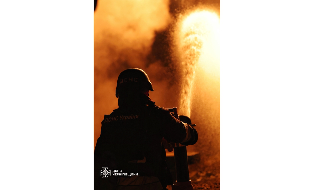 На Чернігівщині ворог ударив по рятувальникам, які приїхали на пожежу