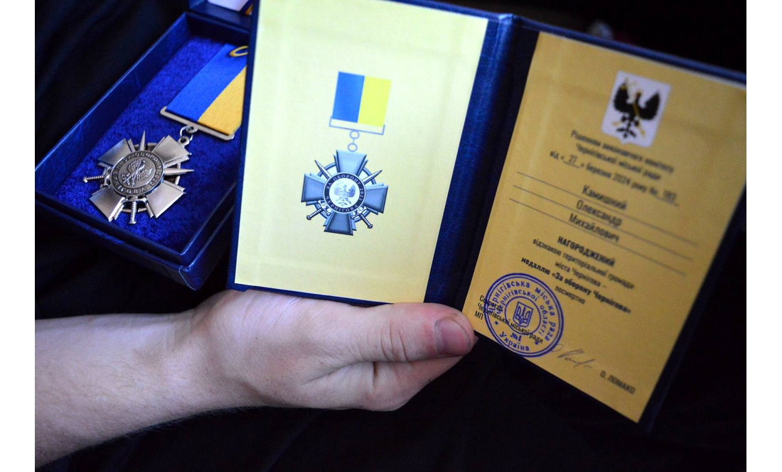 Медалі "За оборону Чернігова" передали рідним загиблих братів
