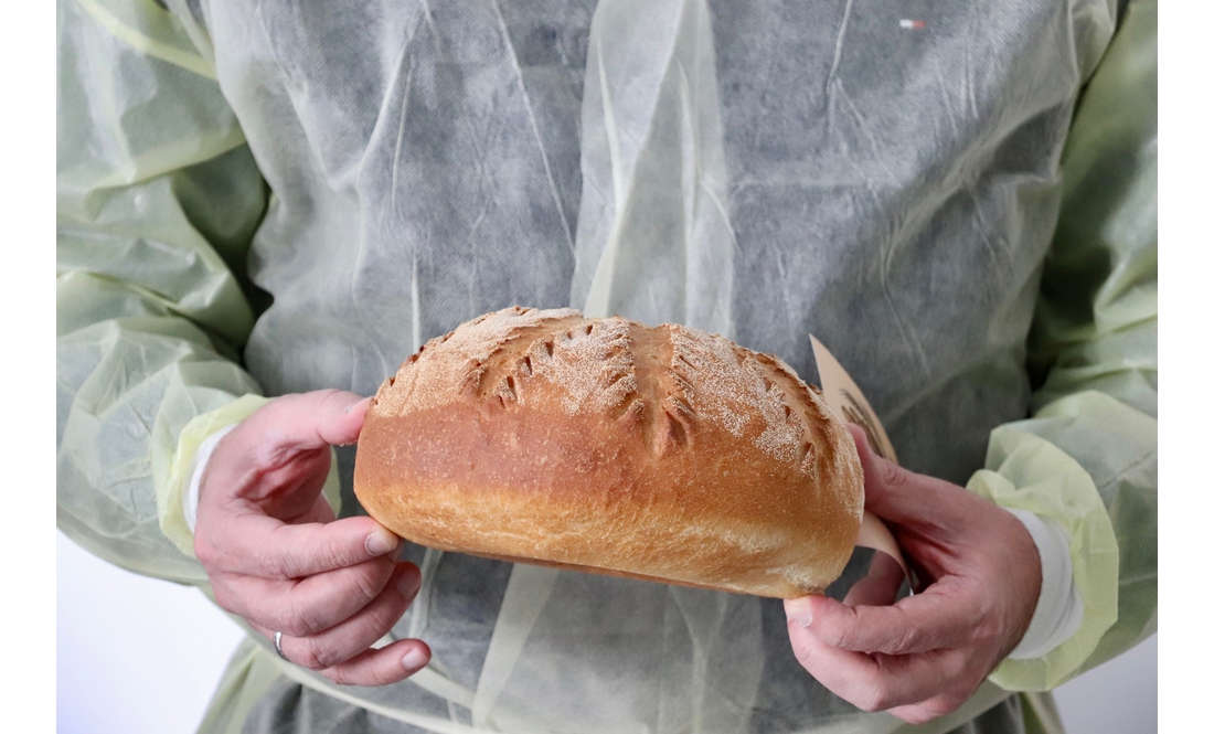 Дві працівниці готують до пів тисячі паляниць за зміну: у громаді відкрили комунальну пекарню