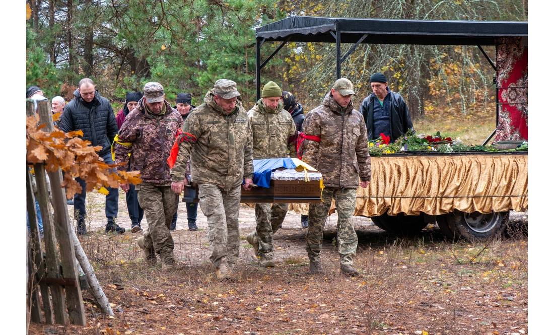 Виховала тітка, залишився брат: громада попрощалася з бійцем, який загинув більше року тому