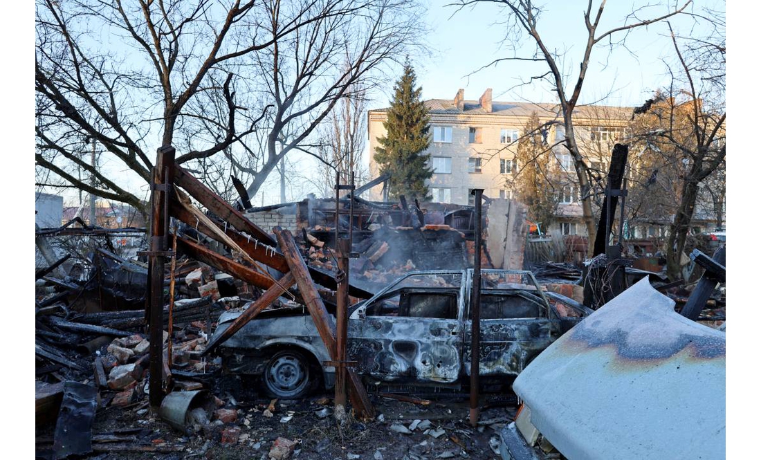 Безперервно працюють екстрені та комунальні служби: ситуація на місцях ударів у Чернігові